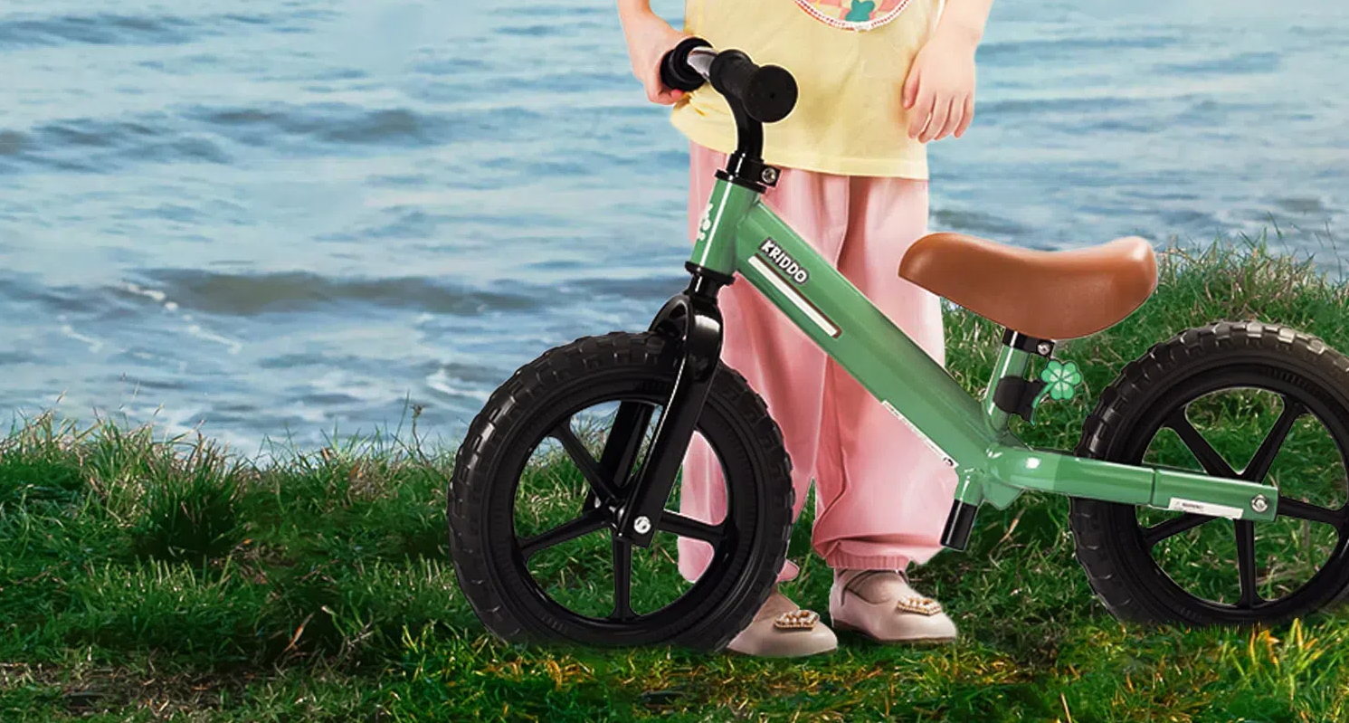 girl handle a balance bike