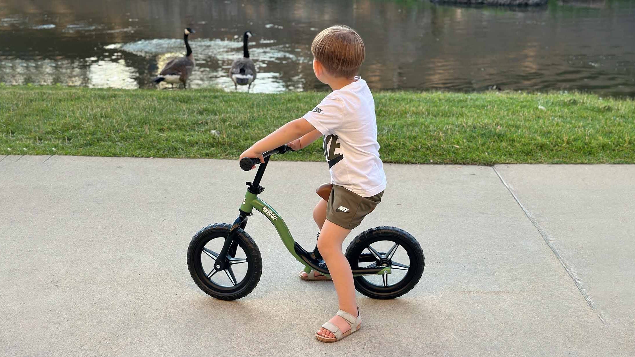 How to Be a Positive Parent:
Simple Ways to Build a Stronger Bond
