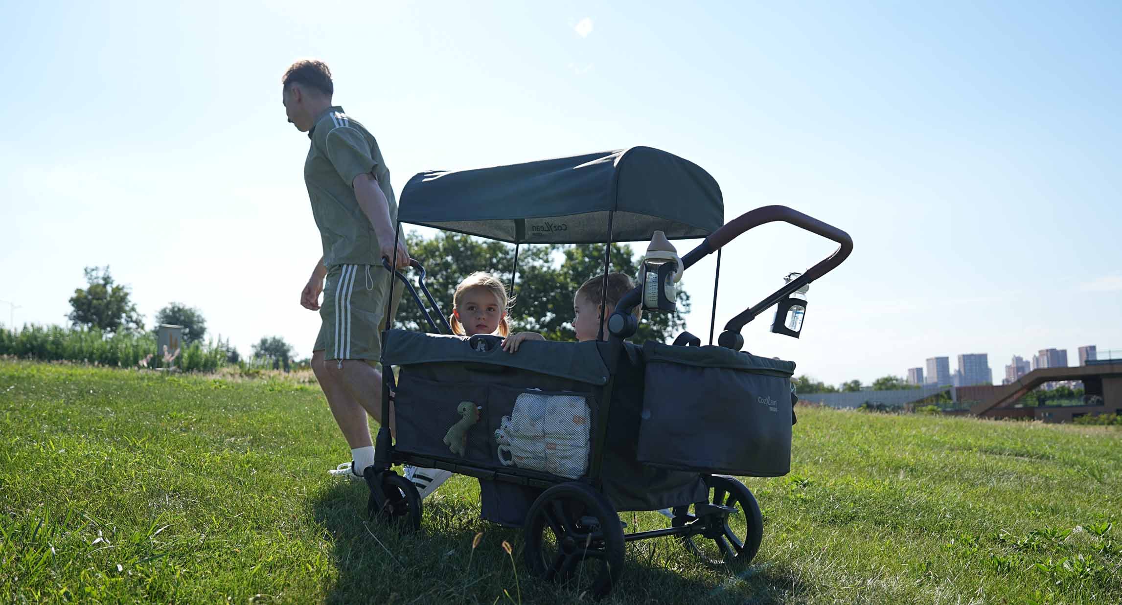 Wagon vs Stroller:
How to Choose the Right Ride for Your Family