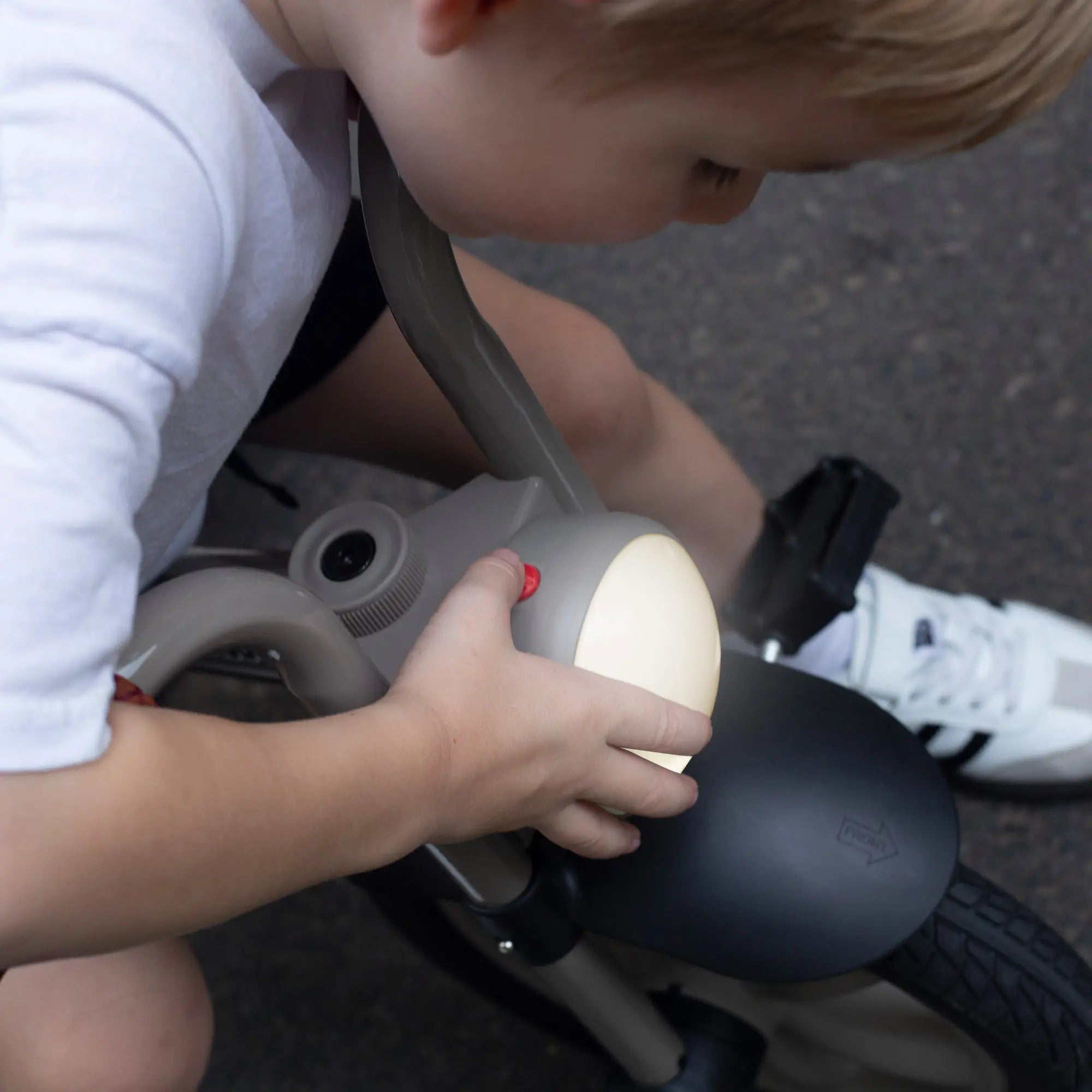 Kid turn on tricycle front light